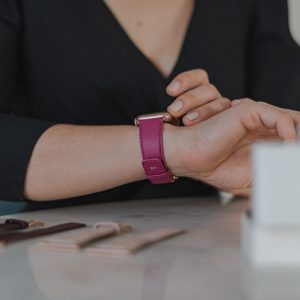 Scarlets-velvet-AW-nappa-leather-band-close-up-on-a-femmine-wrist