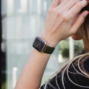 Musk-Apple-watch-green-nappa-leather-band-with-a-hand-on-her-hairs