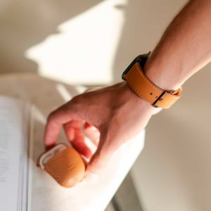 Goldstone-AW-brown-nappa-band-for-him-with-an-airpods-leather-case-bs