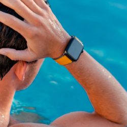 Submarine-Apple-watch-yellow-rubber-band-swimming-workout