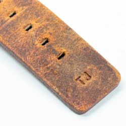 Care-Apple-watch-brown-calf-leather-band-with-30-holes-with-focus-on-monogram