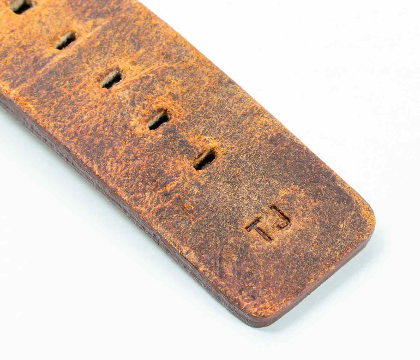 Care-Apple-watch-brown-calf-leather-band-with-30-holes-with-focus-on-monogram