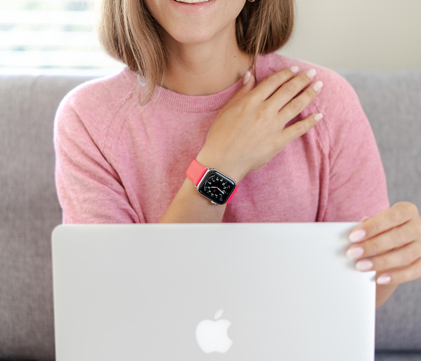 Iced Watermelon-Apple-watch-fuchsia-fluo-band-close-to-a-macbook-bs