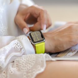 Laser Lemon-Apple-watch-yellow-fluo-band-on-a-white-dress