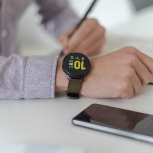galaxy-watch-active-deep-leaf-on-wrist-for-him-close-to-an-iphone