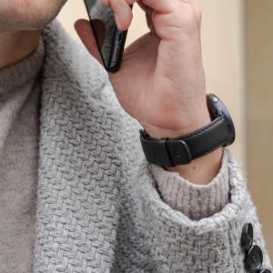 galaxy-watch-active-ink-on-wrist-for-him-close-up