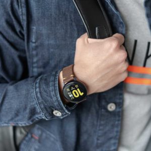 galaxy-watch-active-old-brown-on-wrist-for-him-close-up