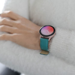 galaxy-watch-active-turquoise-on-wrist-for-her-close-up