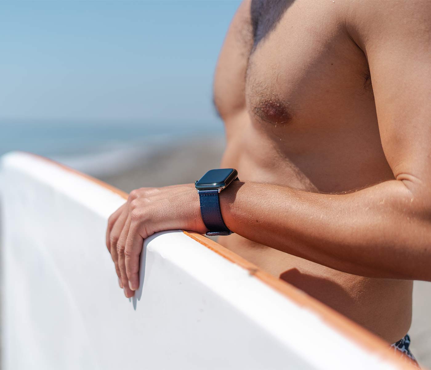 Apple-watch-blue-tide-band-recicled-ocean-plastic-man-handled-a-paddle-surf