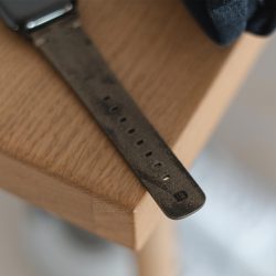 Apple-watch-green-grey-ancient-calf-leather-band-close-up